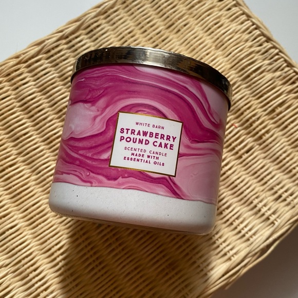 🍓Strawberry Poundcake White Barn B&BW Candle